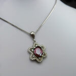 گردنبند نقره زنانه طرح ستاره دریایی با سنگ گارنت الماس تراش - Image 3