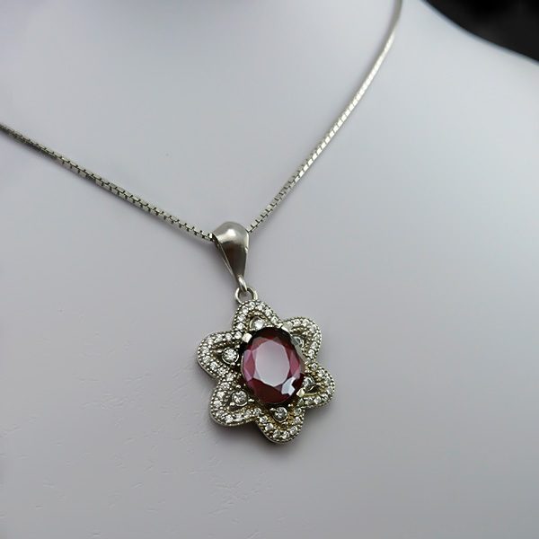 گردنبند نقره زنانه طرح ستاره دریایی با سنگ گارنت الماس تراش - Image 3