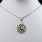 گردنبند نقره زنانه طرح گیسو با سنگ گارنت الماس تراش