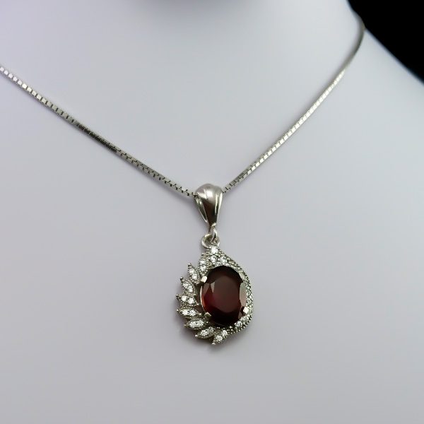 گردنبند نقره زنانه طرح گیتی با سنگ گارنت الماس تراش - Image 4