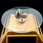 انگشتر نقره مردانه طرح راتینا با سنگ حدید صینی + حکاکی - Image 2