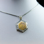 گردنبند نقره دست ساز شش ضلعی یا امام حسین (ع) با حرز امام جواد (ع) و تربت امام حسین (ع) - Image 2