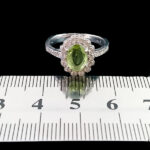 انگشتر نقره زنانه طرح شکوفا با سنگ زبرجد الماس تراش - Image 3