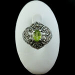 انگشتر نقره زنانه طرح شهگل با سنگ زبرجد الماس تراش - Image 2