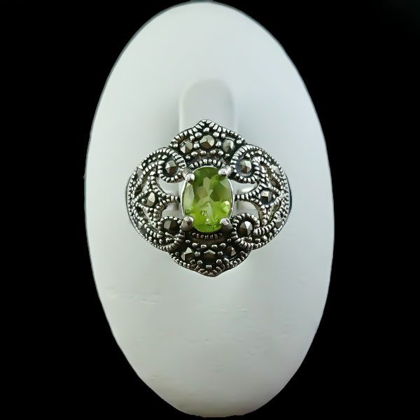 انگشتر نقره زنانه طرح شهگل با سنگ زبرجد الماس تراش - Image 2