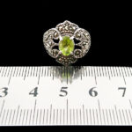 انگشتر نقره زنانه طرح شهگل با سنگ زبرجد الماس تراش - Image 3