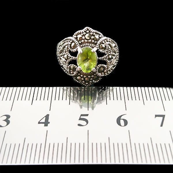 انگشتر نقره زنانه طرح شهگل با سنگ زبرجد الماس تراش - Image 3