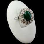 انگشتر نقره زنانه طرح فاخر تهمینه با سنگ زمرد الماس تراش