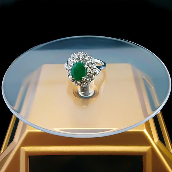 انگشتر نقره زنانه طرح فاخر فخری با سنگ زمرد الماس تراش - Image 3