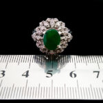 انگشتر نقره زنانه طرح فاخر فخری با سنگ زمرد الماس تراش - Image 2