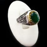 انگشتر نقره مردانه طرح حیدر امیرالمومنین با سنگ زمرد الماس تراش