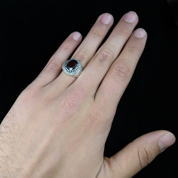 انگشتر نقره مردانه طرح دامون با سنگ گارنت الماس تراش - Image 2