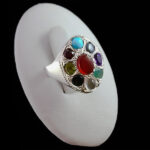 انگشتر نقره زنانه و مردانه طرح فاخر آرتینا با چند سنگ معدنی اصل