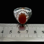 انگشتر نقره مردانه دست ساز طرح آذرمهر با سنگ عقیق یمنی سرخ و آیینه کاری - Image 5