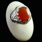 انگشتر نقره مردانه دست ساز طرح آرتین با سنگ عقیق یمنی سرخ و آیینه کاری