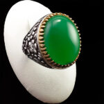 انگشتر نقره مردانه طرح آراسته با سنگ عقیق سبز