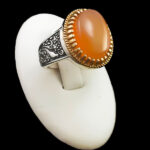 انگشتر نقره مردانه طرح دور طلایی بایگان با سنگ عقیق یمنی سرخ