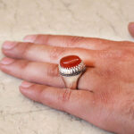 انگشتر عقیق سرخ یمنی نقره مردانه دست ساز فاخر طرح فیلی دورچنگ - Image 4