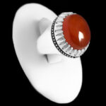 انگشتر عقیق سرخ یمنی نقره مردانه دست ساز فاخر طرح فیلی دورچنگ