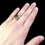 انگشتر نقره مردانه طرح دور طلایی یا علی مدد با سنگ گارنت الماس تراش - Image 3