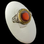 انگشتر نقره مردانه طرح دور طلایی بهیاد با سنگ گارنت الماس تراش