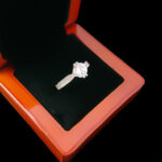 حلقه تک نگین نقره زنانه طرح طنین - Image 5