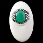 انگشتر زمرد نقره مردانه طرح پاکمهر - Image 3