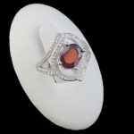 انگشتر نقره زنانه طرح لامیا با سنگ گارنت الماس تراش