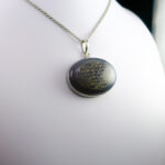 گردنبند عقیق کبود یمنی نقره دست ساز زنانه و مردانه طرح افقی "آیت الکرسی" - Image 4