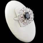 انگشتر یاقوت کبود نقره زنانه طرح حلیا‌‌‌ - Image 4