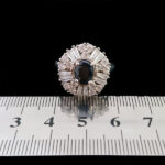 انگشتر یاقوت کبود نقره زنانه طرح حلیا‌‌‌ - Image 3