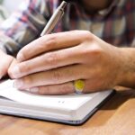 انگشتر شرف الشمس نقره مردانه طرح دورطلایی سلام بر حسین + حکاکی - Image 3