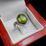 انگشتر زبرجد نقره مردانه طرح دورطلایی شاهکام - Image 2