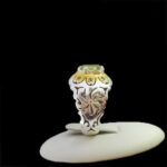 انگشتر زبرجد نقره مردانه دست ساز فاخر طرح دورطلایی شهراد به همراه تزیین یاقوت کبود - Image 5