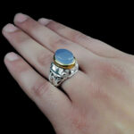 انگشتر عقیق کبود یمنی نقره مردانه دست ساز فاخر طرح مهرپیکر‌‌‌ - Image 4