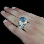 انگشتر عقیق کبود یمنی نقره مردانه دست ساز فاخر طرح مهرپوی‌‌‌ - Image 3