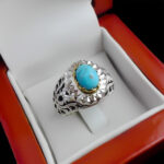 انگشتر نقره فیروزه نیشابوری دست ساز مردانه طرح دورطلایی آرسین‌‌‌ - Image 2