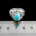 انگشتر نقره فیروزه نیشابوری دست ساز مردانه طرح دورطلایی تایماز با تزئین برلیان‌‌‌ - Image 3