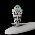 انگشتر نقره فیروزه نیشابوری دست ساز مردانه طرح دورطلایی دارا با تزئین برلیان‌‌‌ - Image 6