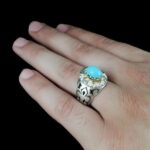 انگشتر نقره فیروزه نیشابوری دست ساز مردانه طرح دورطلایی دارا با تزئین برلیان‌‌‌ - Image 5