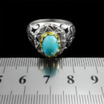 انگشتر نقره فیروزه نیشابوری دست ساز مردانه طرح دورطلایی دارا با تزئین برلیان‌‌‌ - Image 2