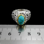 انگشتر نقره فیروزه نیشابوری دست ساز مردانه طرح دورطلایی داتام‌‌‌ - Image 2