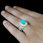 انگشتر نقره فیروزه نیشابوری دست ساز مردانه طرح دورطلایی ژیوار‌‌‌ - Image 4