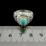 انگشتر نقره فیروزه نیشابوری دست ساز مردانه طرح دورطلایی سیام - Image 3