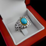 انگشتر نقره فیروزه نیشابوری دست ساز مردانه طرح دورطلایی فرهود - Image 4