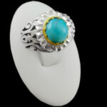 انگشتر نقره فیروزه نیشابوری دست ساز مردانه طرح دورطلایی فرنود