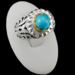 انگشتر نقره فیروزه نیشابوری دست ساز مردانه طرح دورطلایی فرساد