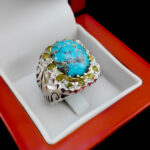 انگشتر فیروزه نیشابوری دست ساز فاخر نقره مردانه طرح دور طلایی هیوا - Image 4