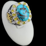 انگشتر فیروزه نیشابوری دست ساز فاخر نقره مردانه طرح دور طلایی هومان