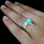 انگشتر فیروزه نیشابوری دست ساز نقره مردانه طرح هورتاش - Image 4